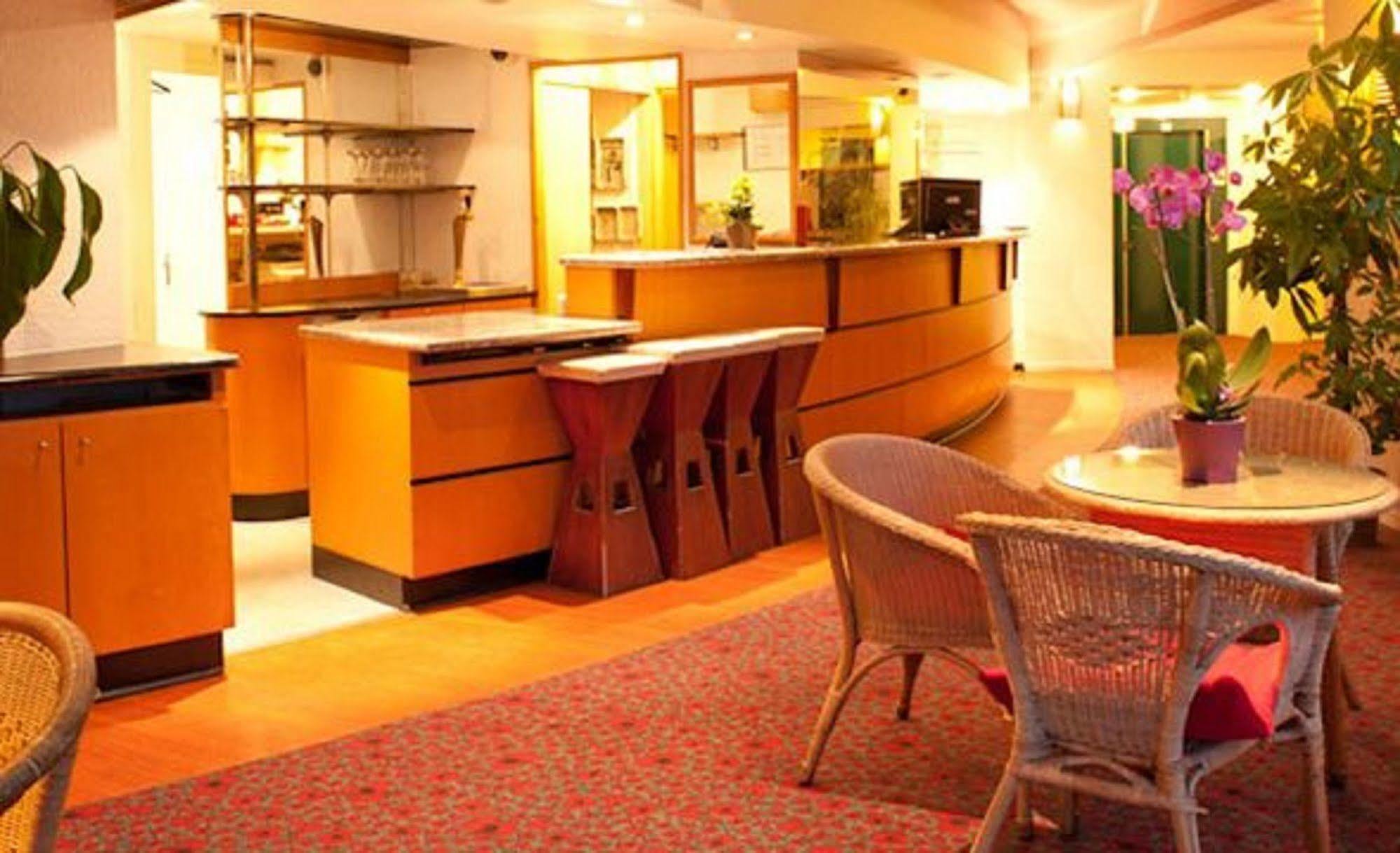 Egg Hotel Gonesse Εξωτερικό φωτογραφία
