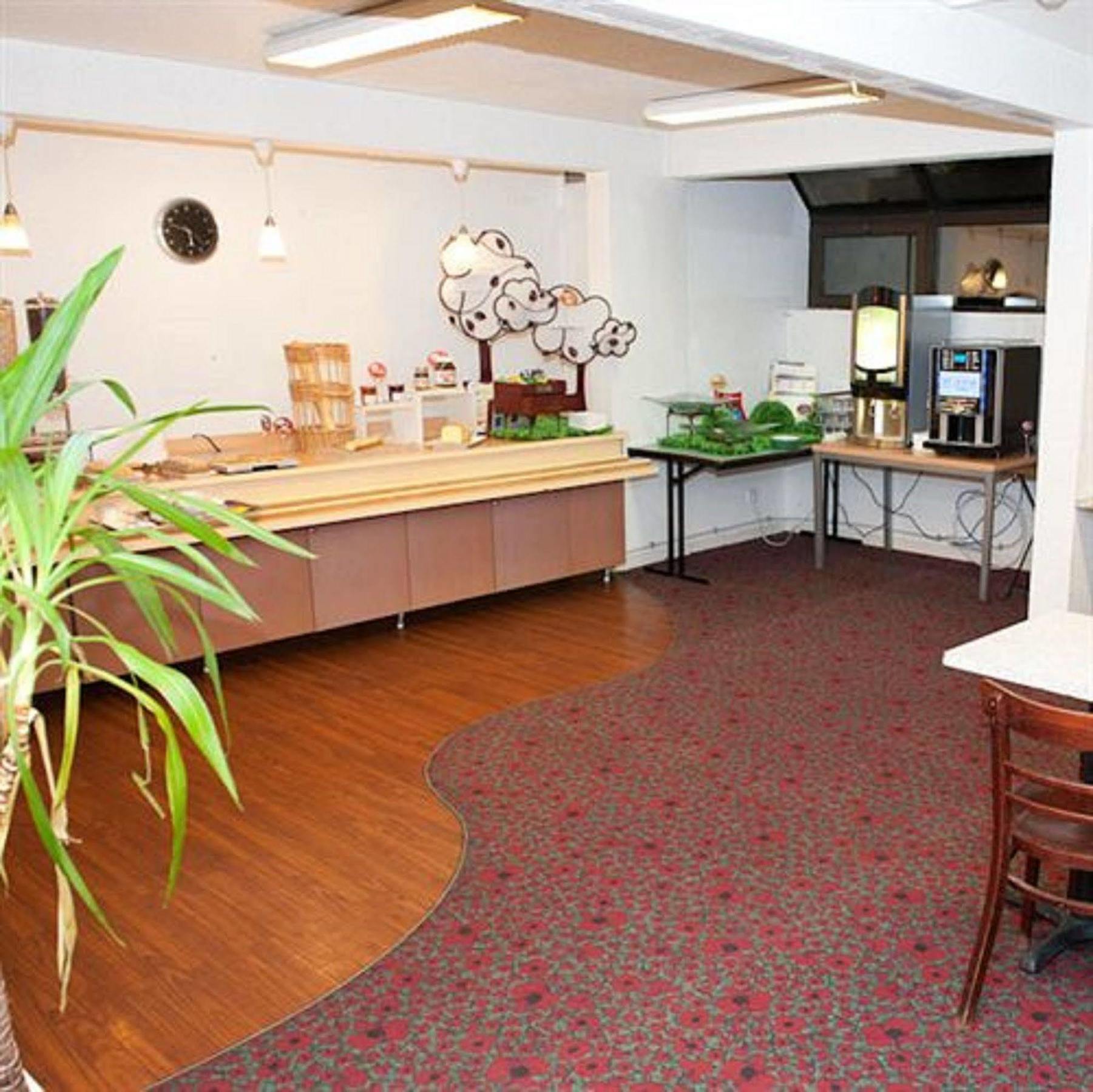 Egg Hotel Gonesse Εξωτερικό φωτογραφία