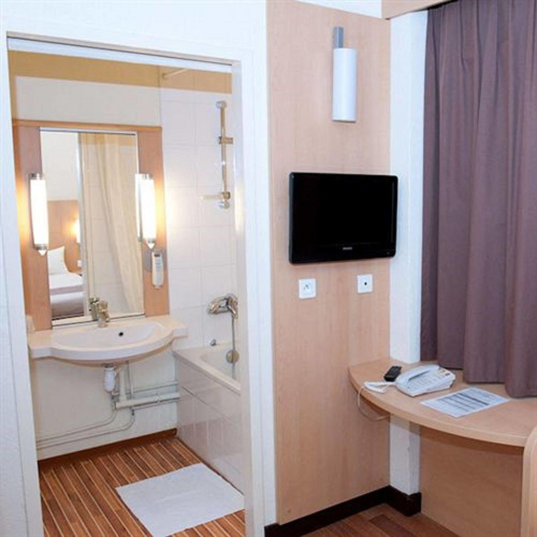 Egg Hotel Gonesse Εξωτερικό φωτογραφία