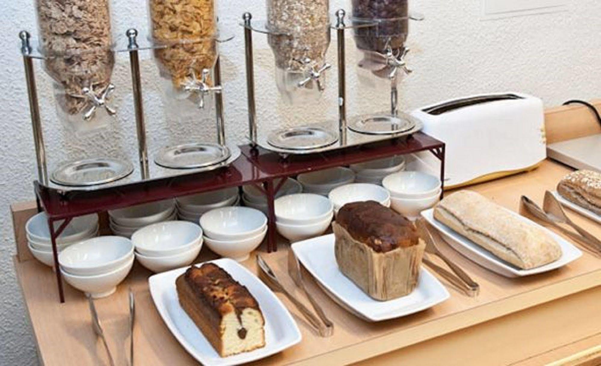 Egg Hotel Gonesse Εξωτερικό φωτογραφία